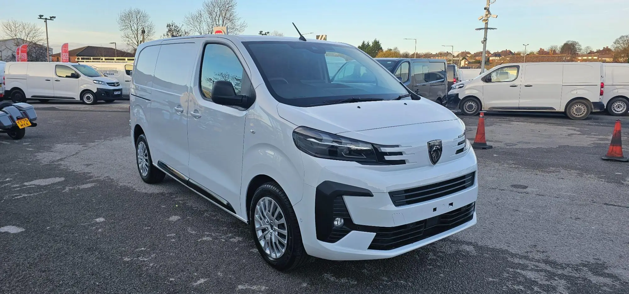 Peugeot Expert Image 1