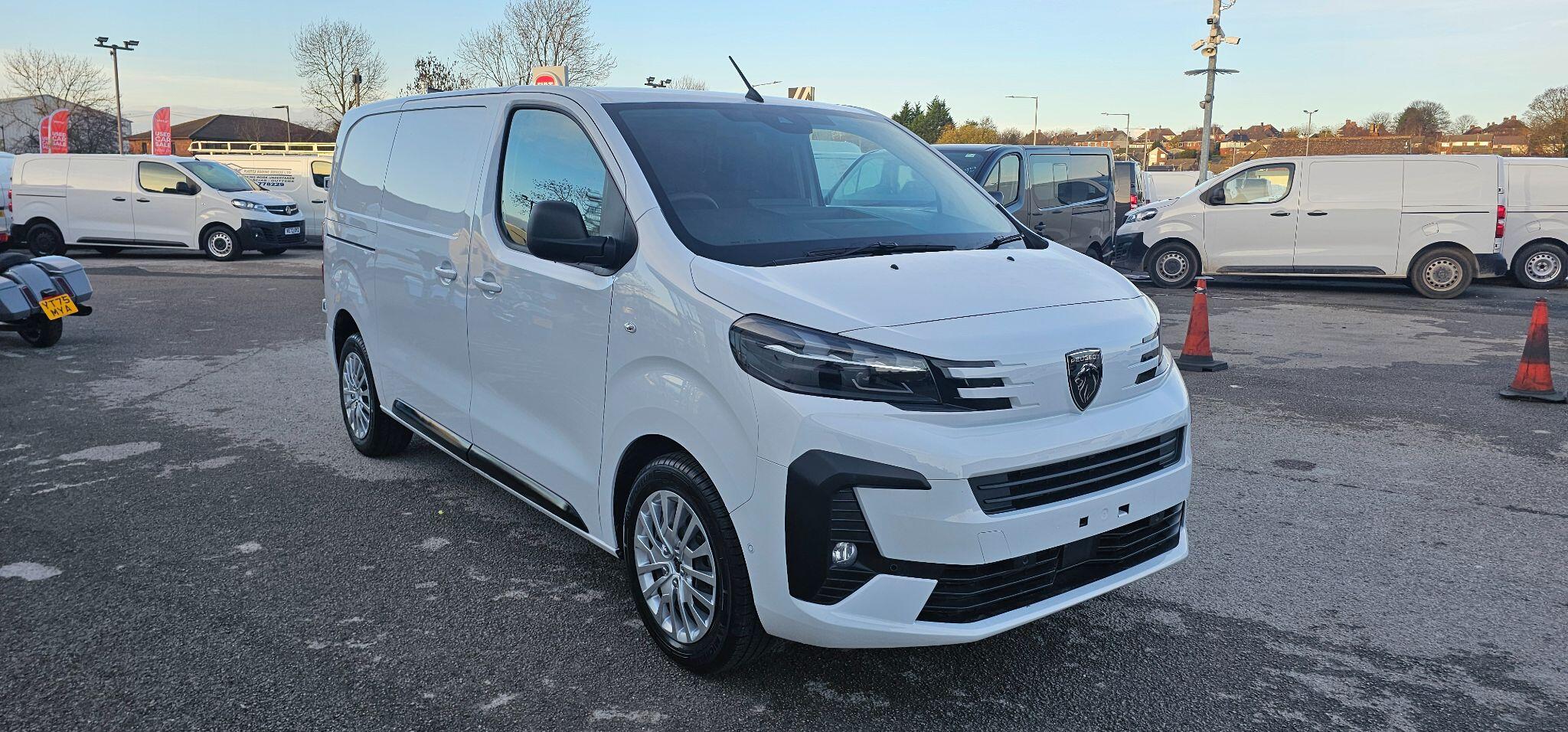 Peugeot Expert 1.5 BlueHDi Asphalt Standard Panel Van Standard Euro 6 (s/s) 6dr null Image 1