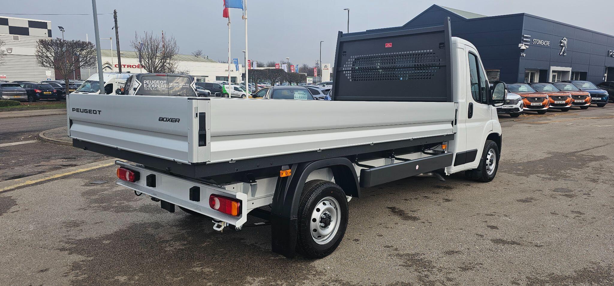 Peugeot Boxer 2.2 BlueHDi 335 Professional L3 Euro 6 (s/s) 2dr null Image 3