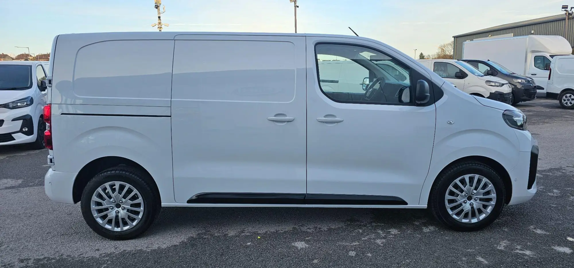 Peugeot Expert Image 2