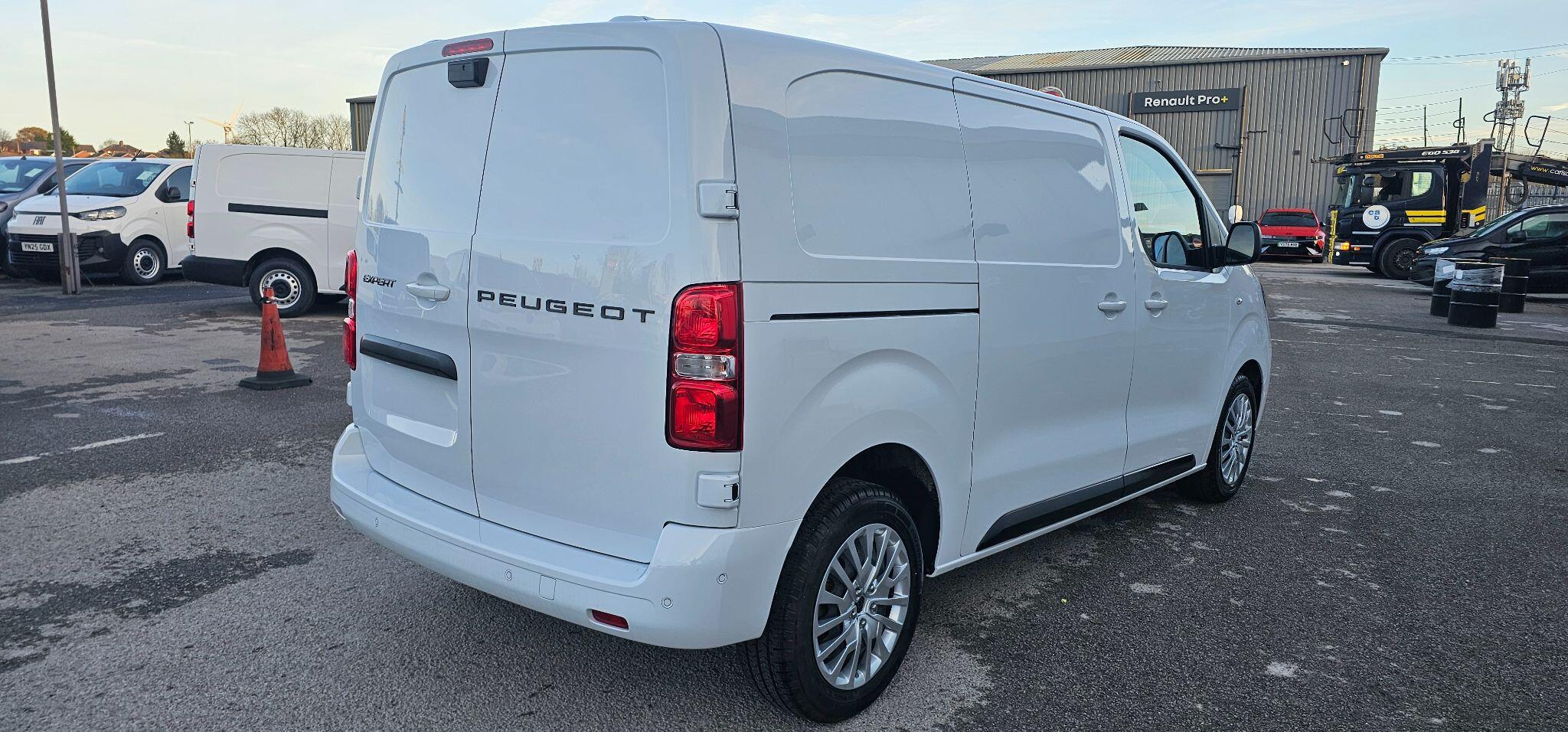 Peugeot Expert 1.5 BlueHDi Asphalt Standard Panel Van Standard Euro 6 (s/s) 6dr null Image 3