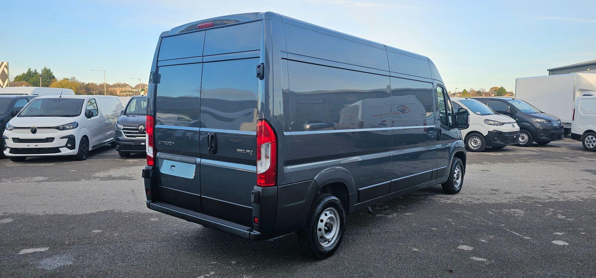 Citroen Relay 2.2 BlueHDi 35 Enterprise L3 H2 Euro 6 (s/s) 5dr null Image 3