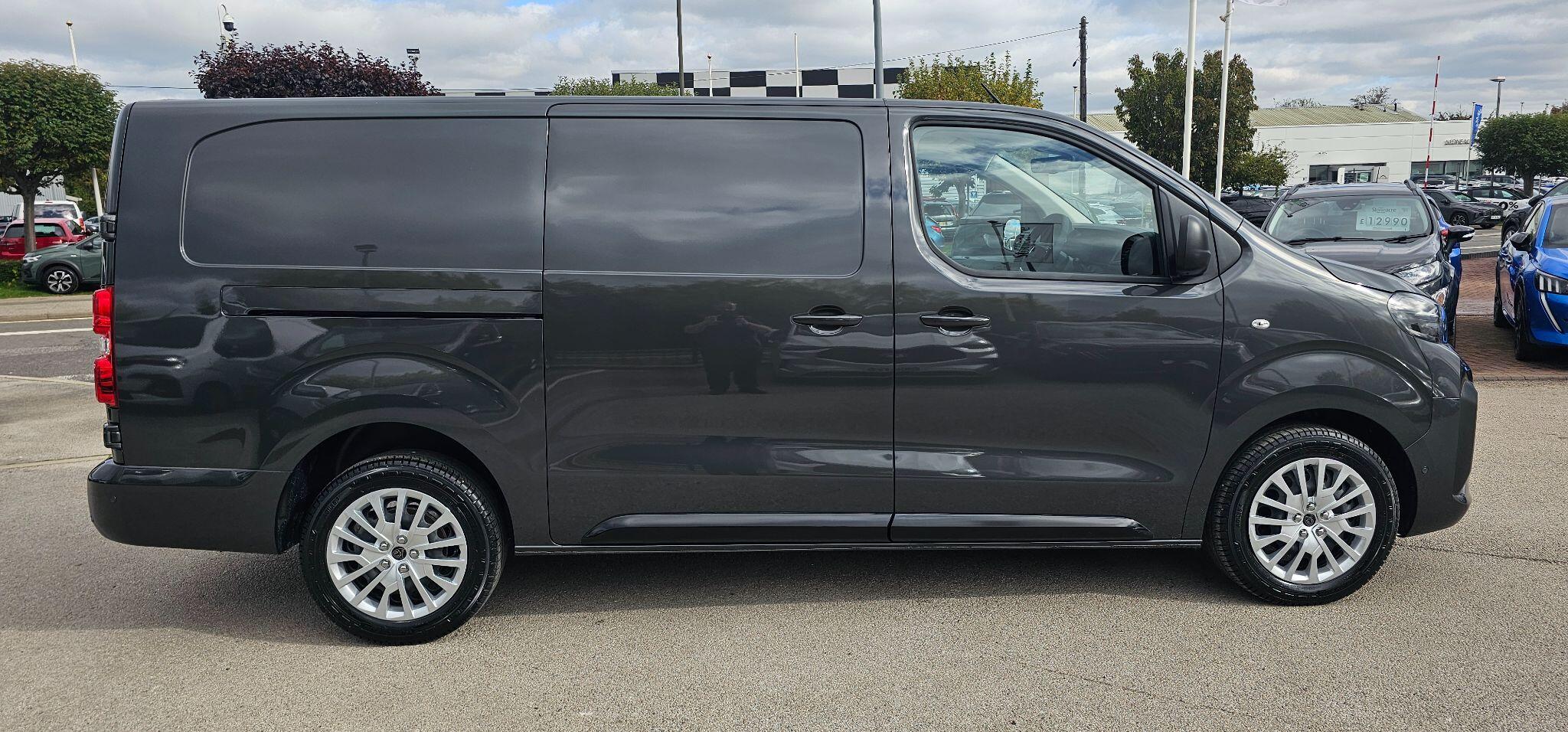 Peugeot Expert 2.0 BlueHDi 1400 Asphalt Long Panel Van LWB Euro 6 6dr YC75XKZ Image 2