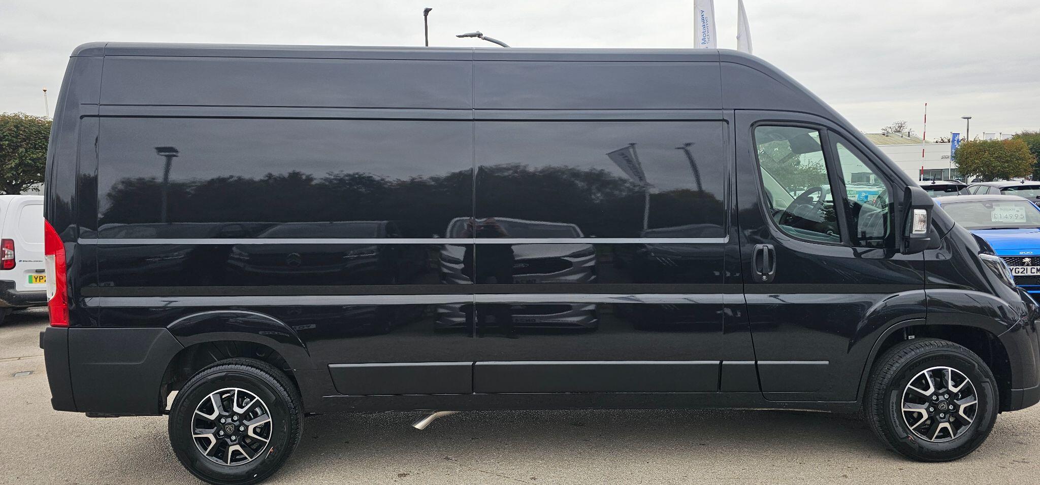 Peugeot Boxer 2.2 BlueHDi 335 Professional Manual L3 H2 Euro 6 (s/s) 5dr YC75XMA Image 2