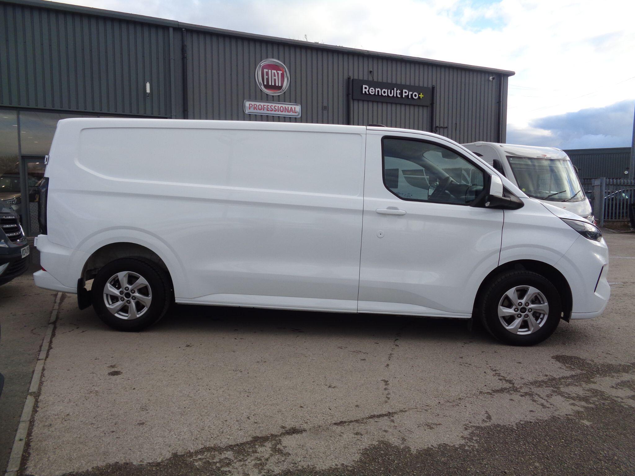 Ford Transit Custom Image 2