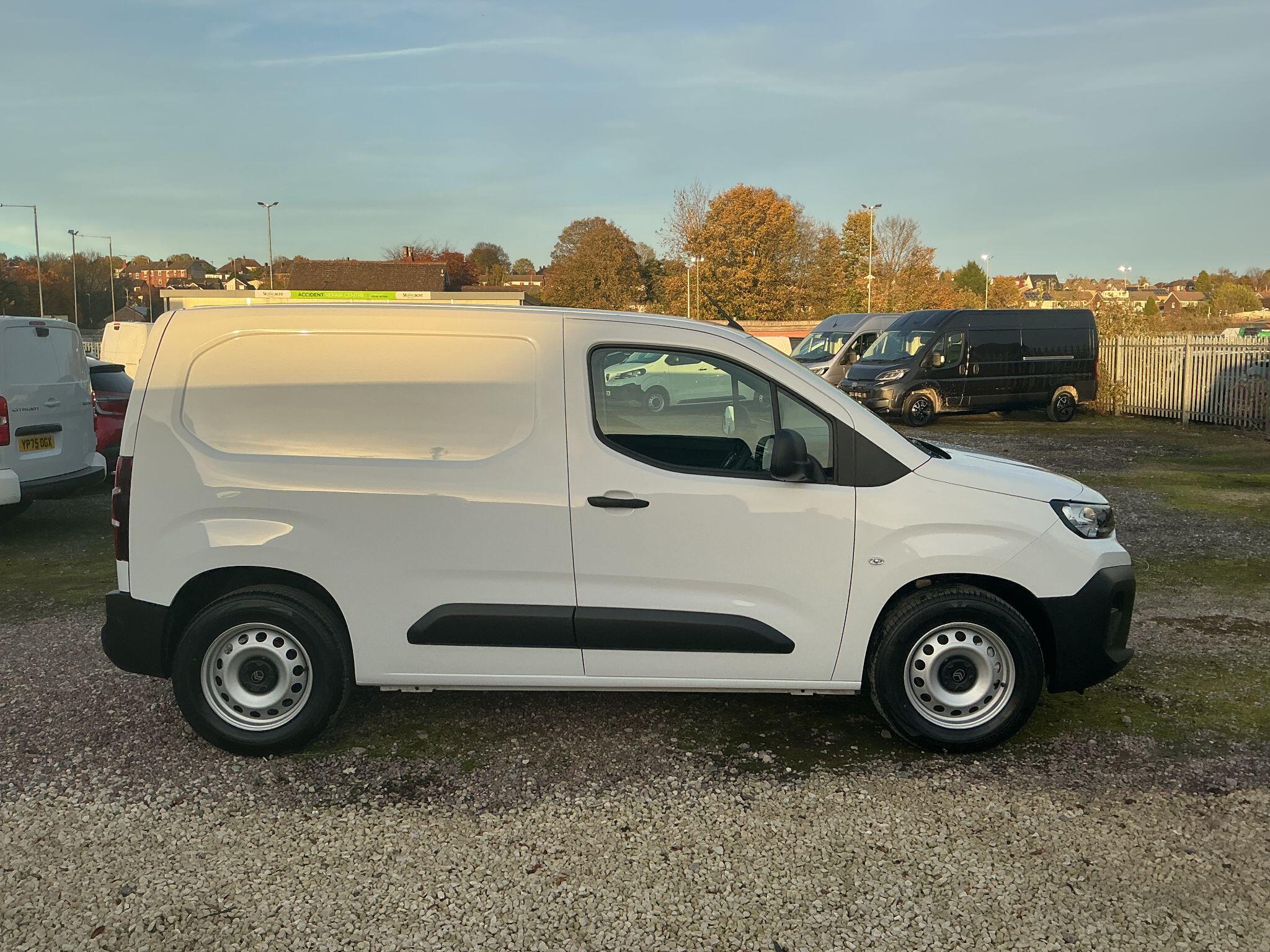 Citroen e-Berlingo 52kWh Enterprise Plus M Panel Van Auto SWB 5dr (7.4kW Charger) YP75OHK Image 2
