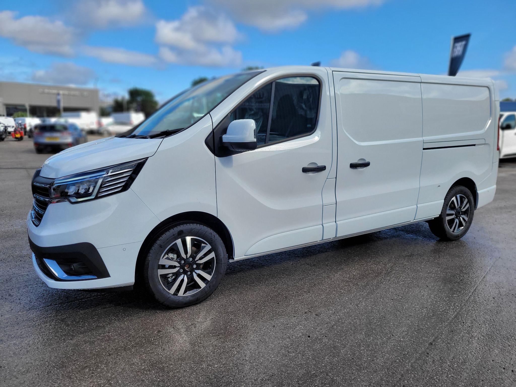 Renault Trafic SL30 Blue dCi 150 Extra Sport Panel Van MY23 null Image 1
