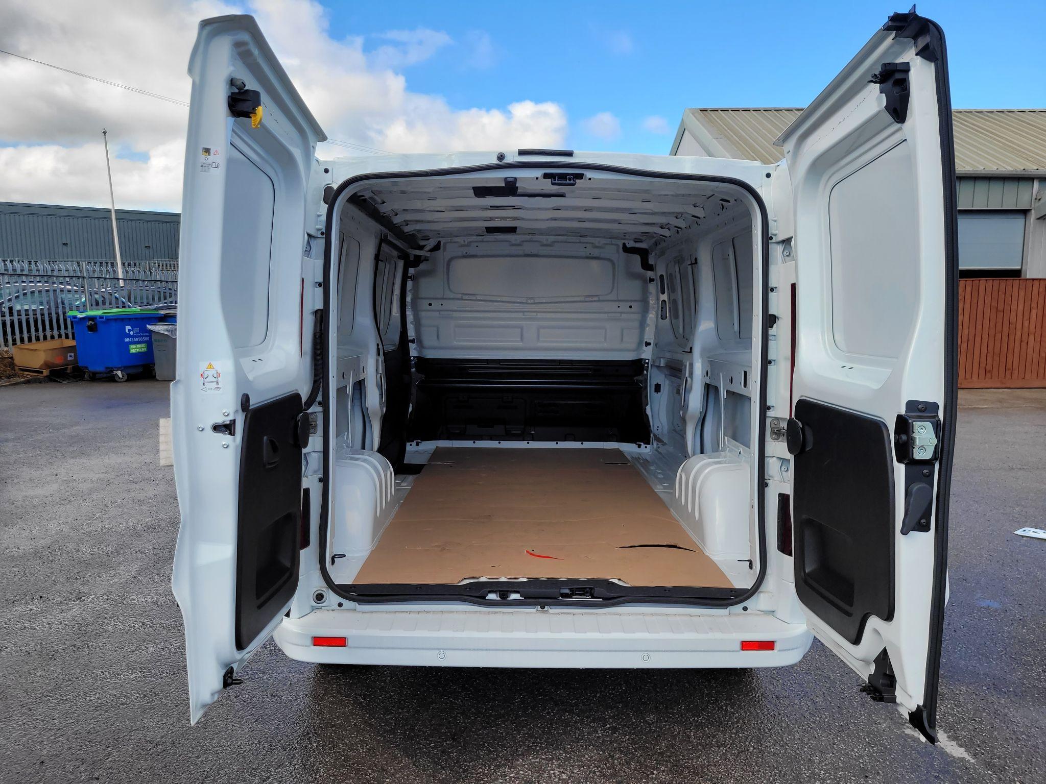 Renault Trafic SL30 Blue dCi 150 Extra Sport Panel Van MY23 null Image 3