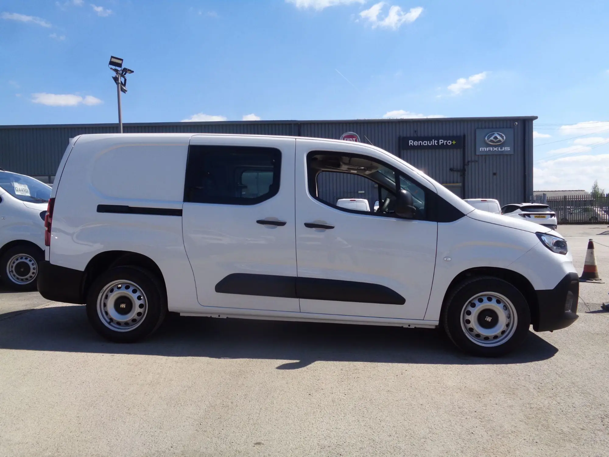 Fiat Doblo Panel Van 1.5 Multijet3 1000Kg Manual Maxi LWB Euro 6 (s/s) 6dr Image 2