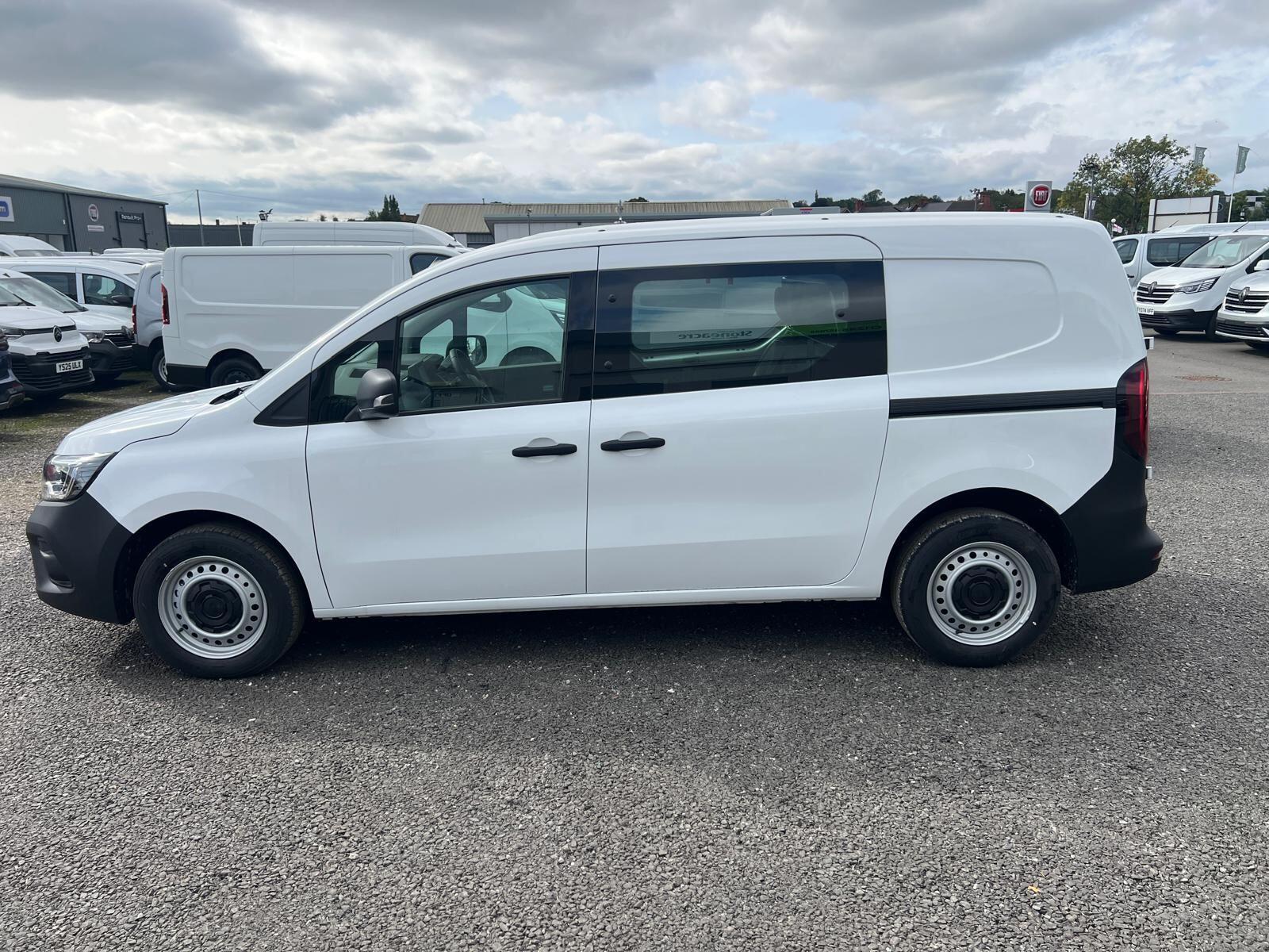 Renault Kangoo Maxi 1.5 dCi Blue ENERGY LL21 Advance Crew Van LWB Euro 6 (s/s) 6dr null Image 1
