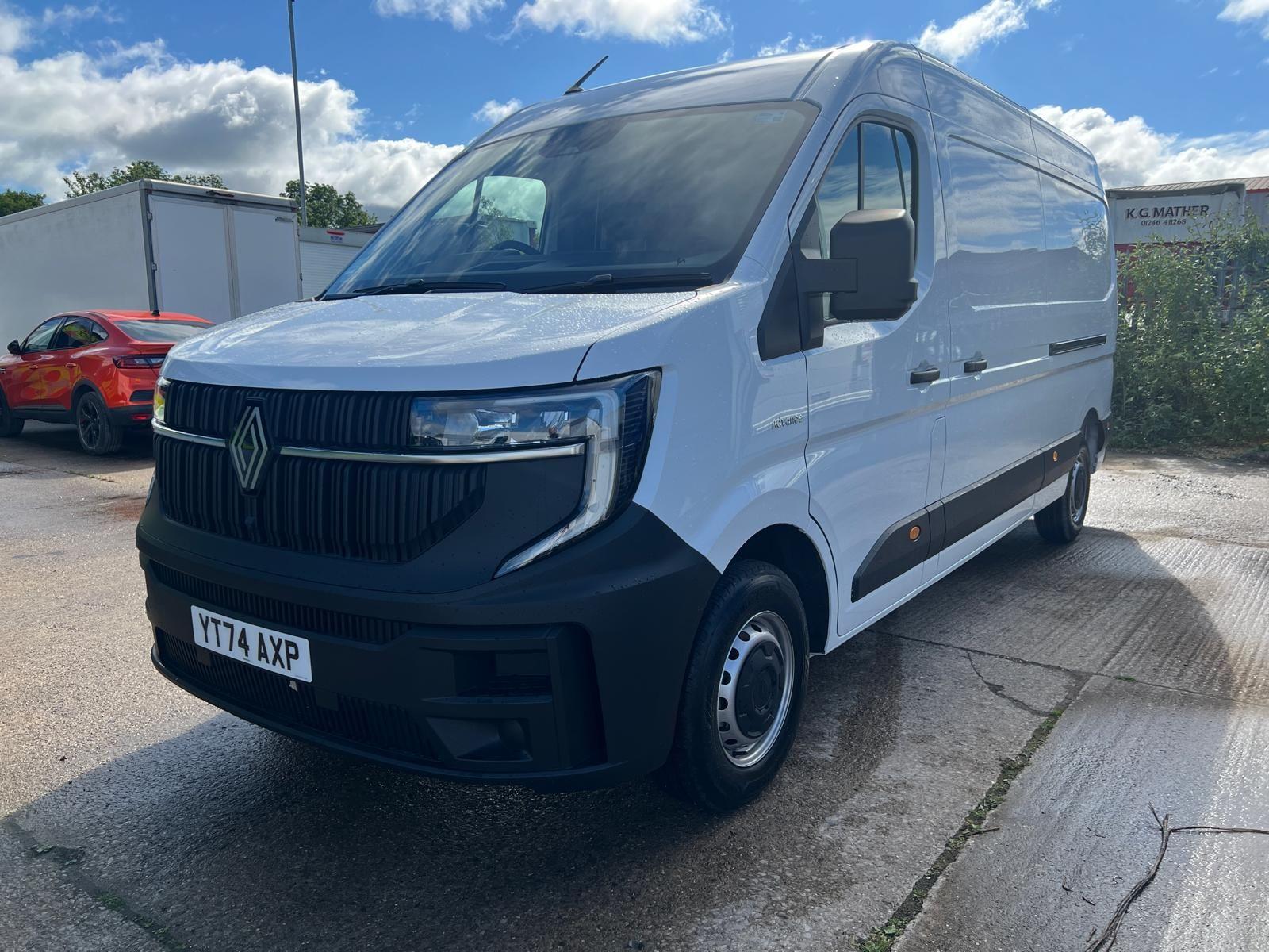 Renault Master 2.0 dCi 35 Advance LWB Medium Roof Euro 6 (s/s) 5dr null Image 1