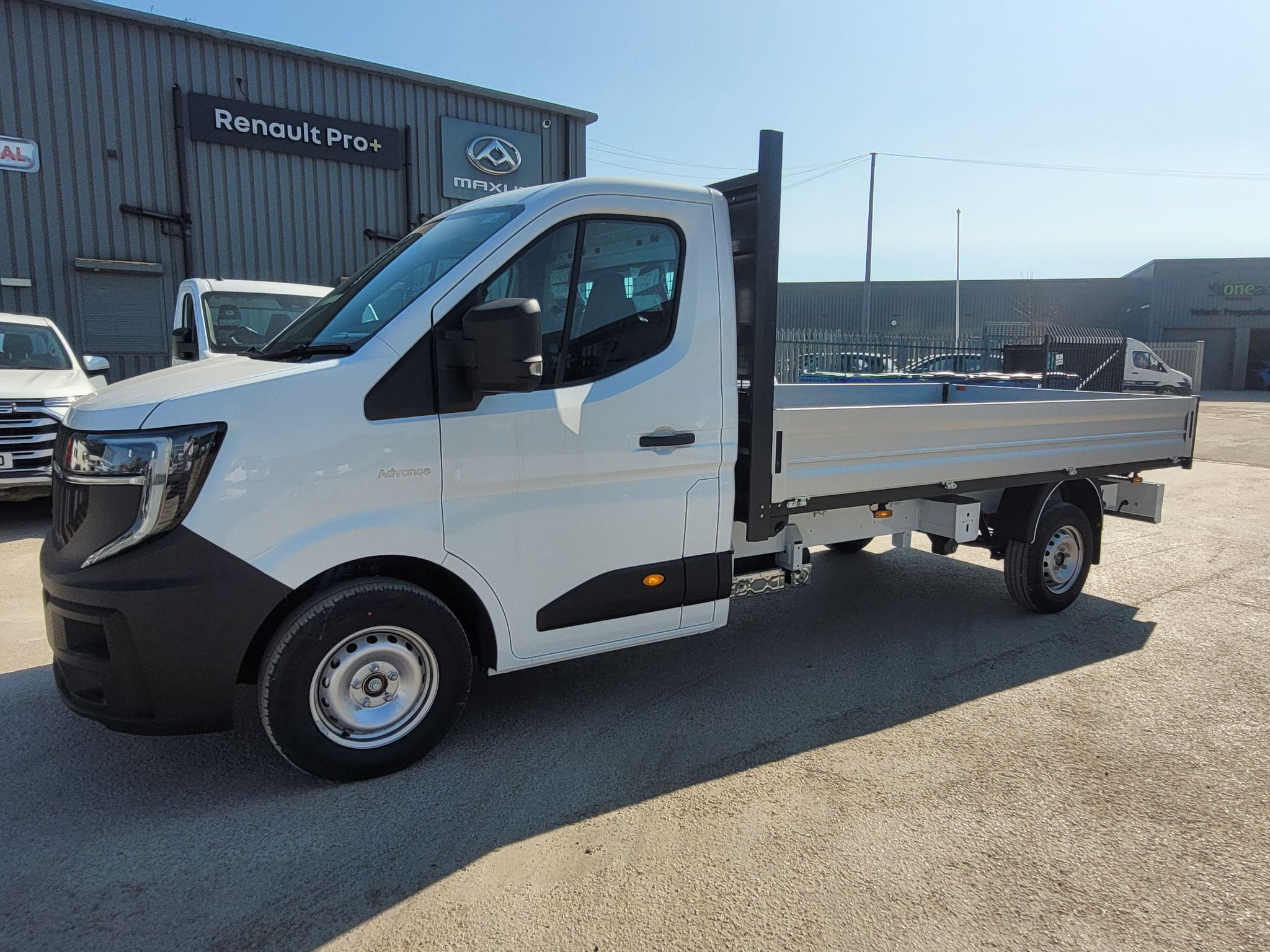Renault Master 2.0 dCi 35 Advance LWB Euro 6 (s/s) 2dr (Rear Corner Pillars) Image 3