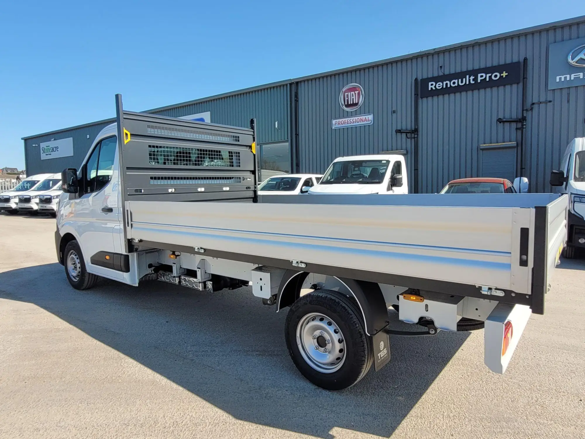 Renault Master 2.0 dCi 35 Advance LWB Euro 6 (s/s) 2dr (Rear Corner Pillars) Image 1
