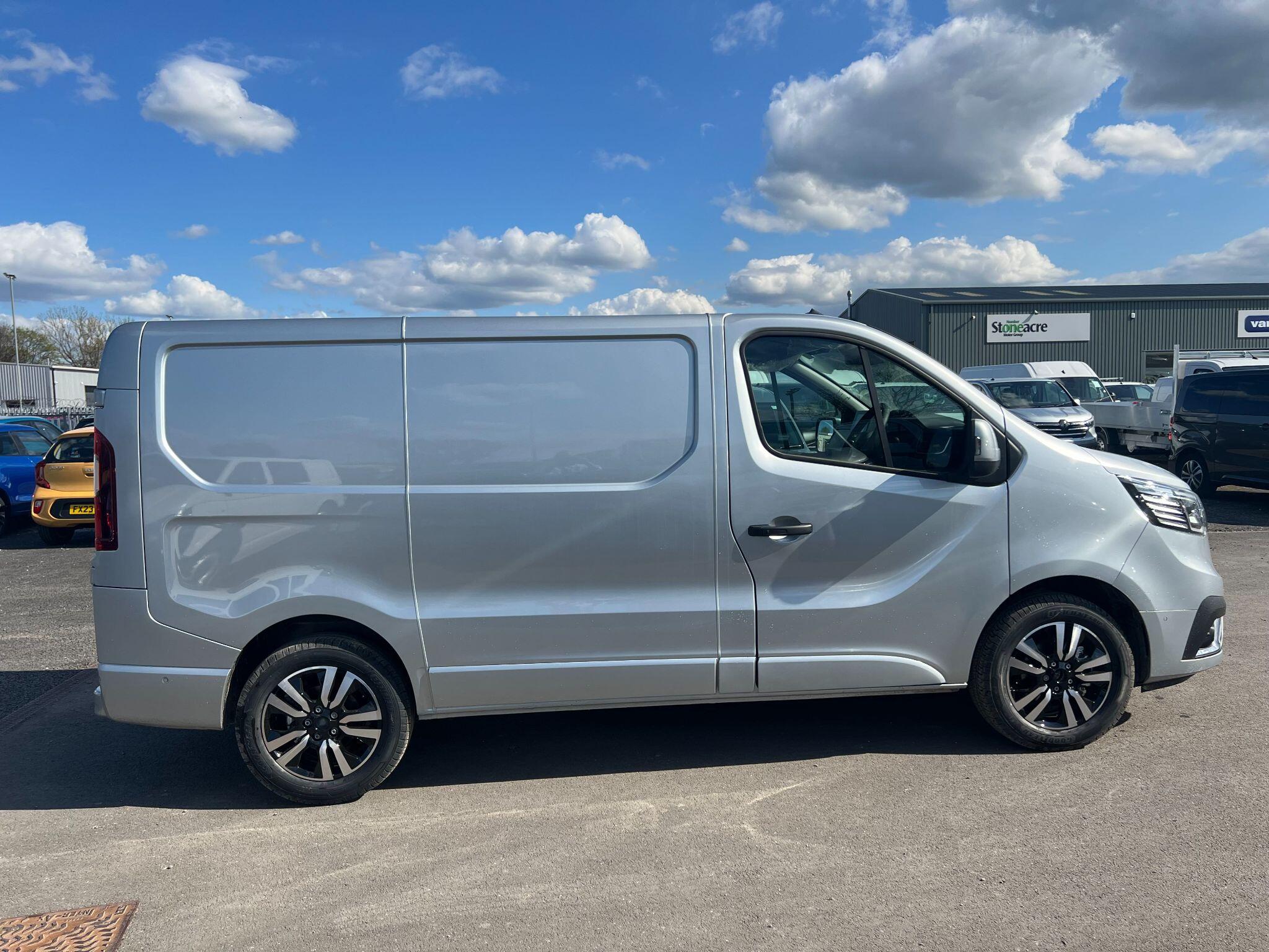 Renault Trafic SL30 Blue dCi 150 Extra Sport Panel Van MY23 YP25VLO Image 1