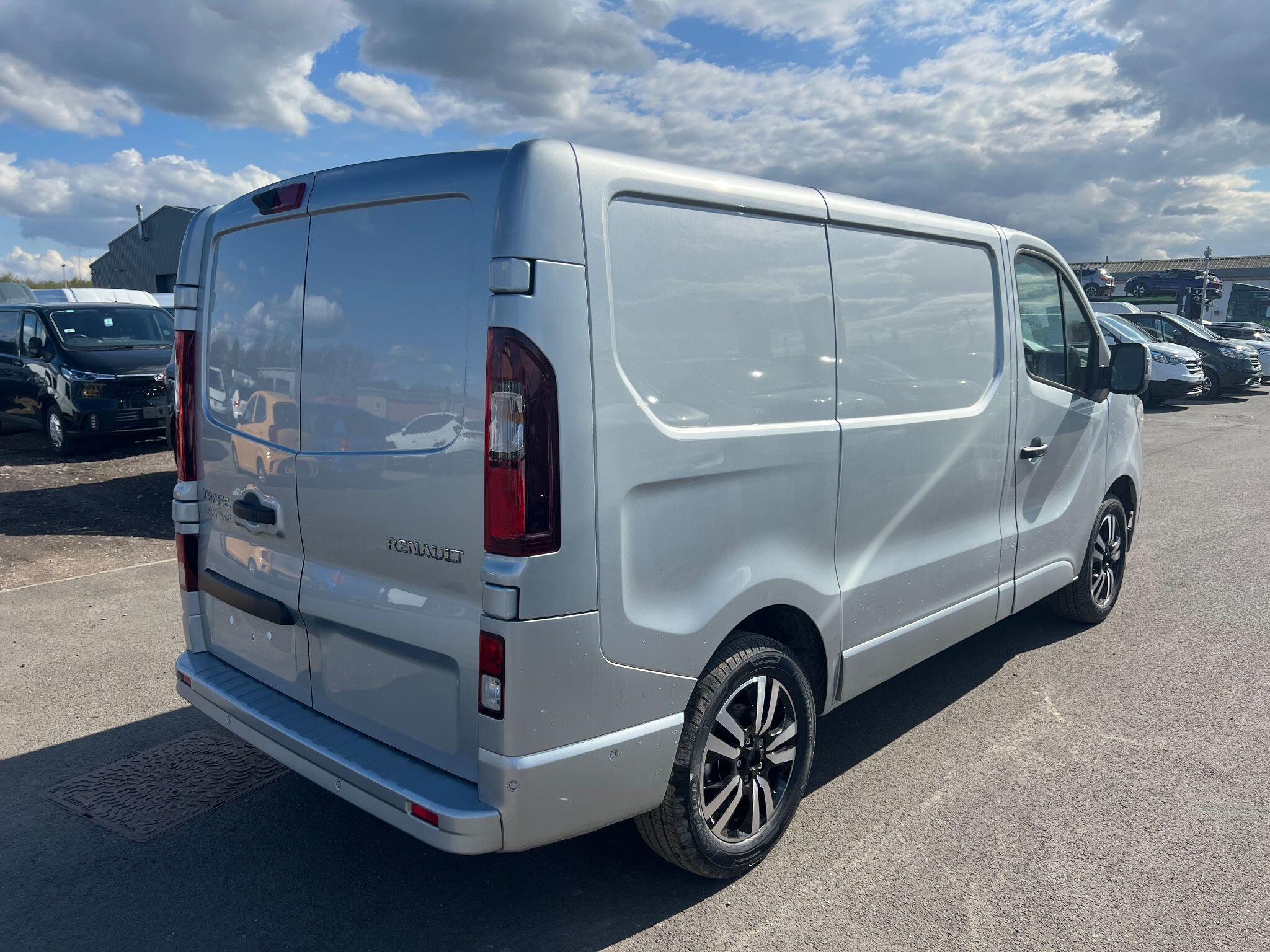 Renault Trafic SL30 Blue dCi 150 Extra Sport Panel Van MY23 YP25VLO Image 3