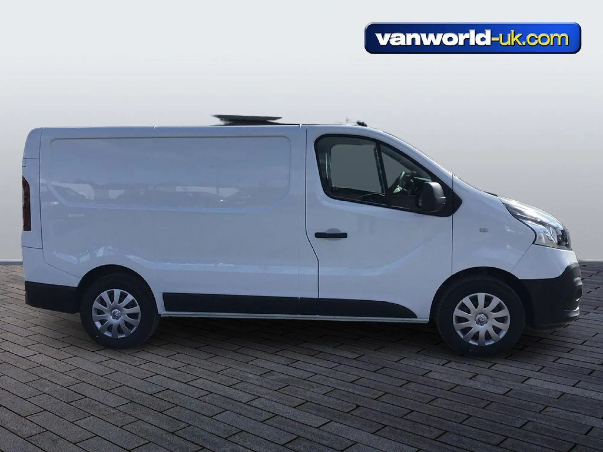 Renault Trafic 2.0 dCi Blue 30 Advance SWB Euro 6 (s/s) 5dr YT74AUF Image 2