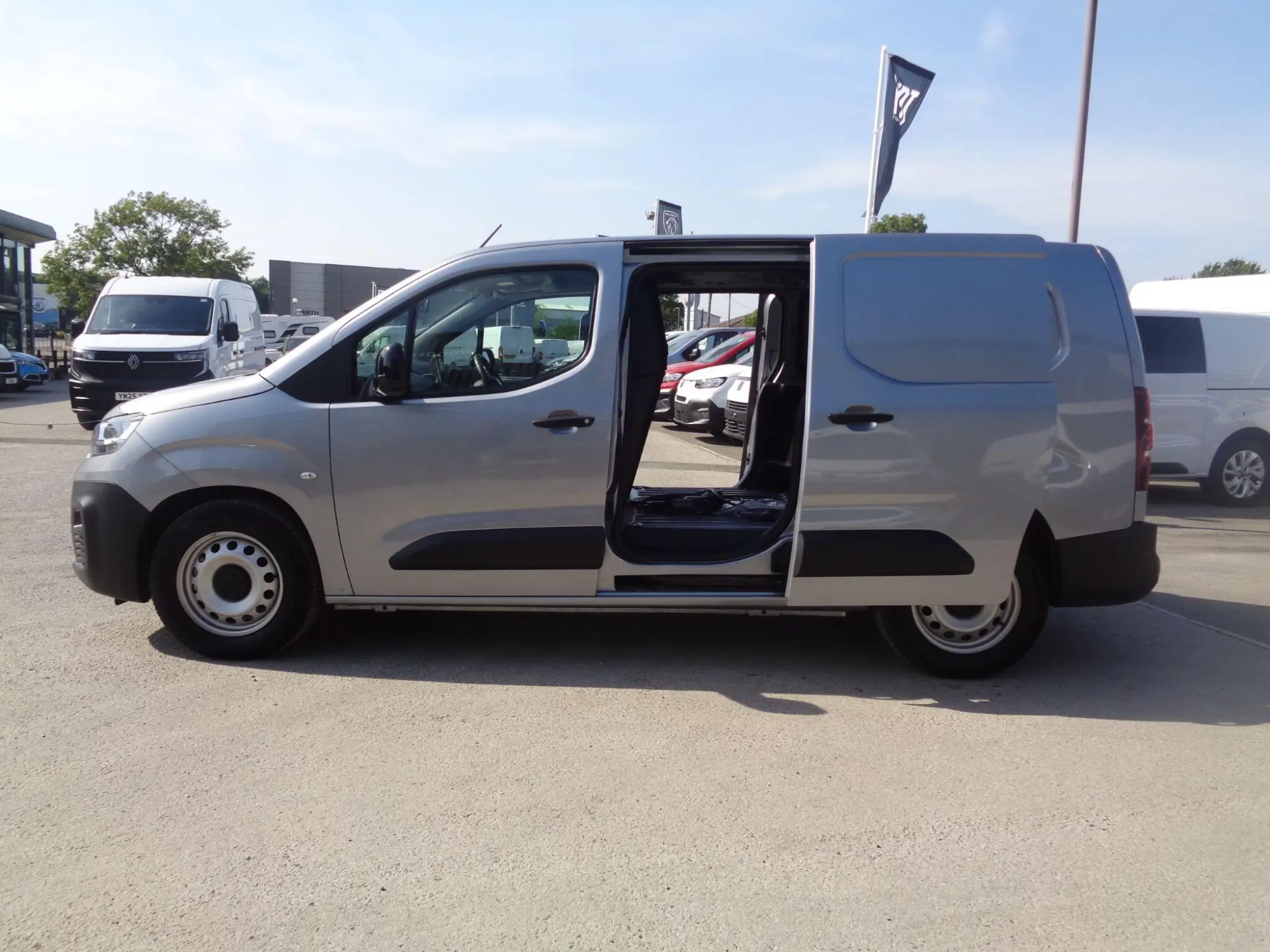Fiat E-Doblo Panel Van Image 8 Fiat E-Doblo Panel Van Image 8