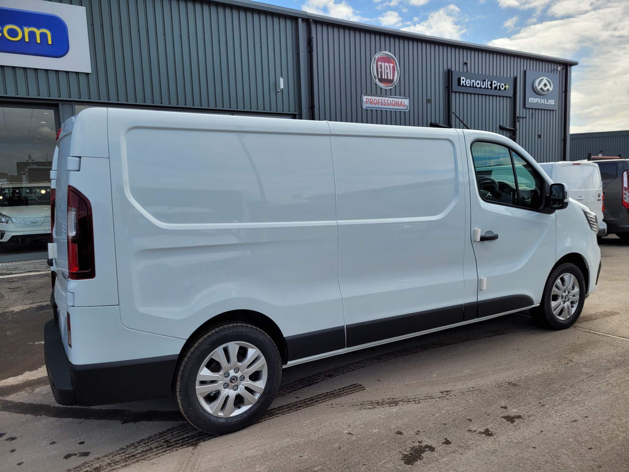 Renault Trafic LL30 Blue dCi 130 Extra Panel Van MY23 null Image 3