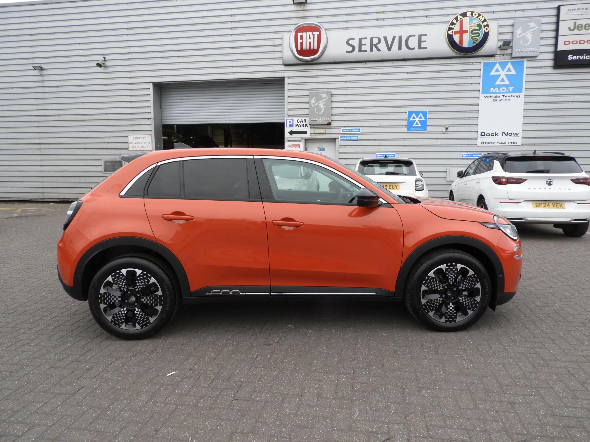 Fiat 600 1.2 MHEV La Prima e-DCT Euro 6 (s/s) 5dr BG75EYK Image 2