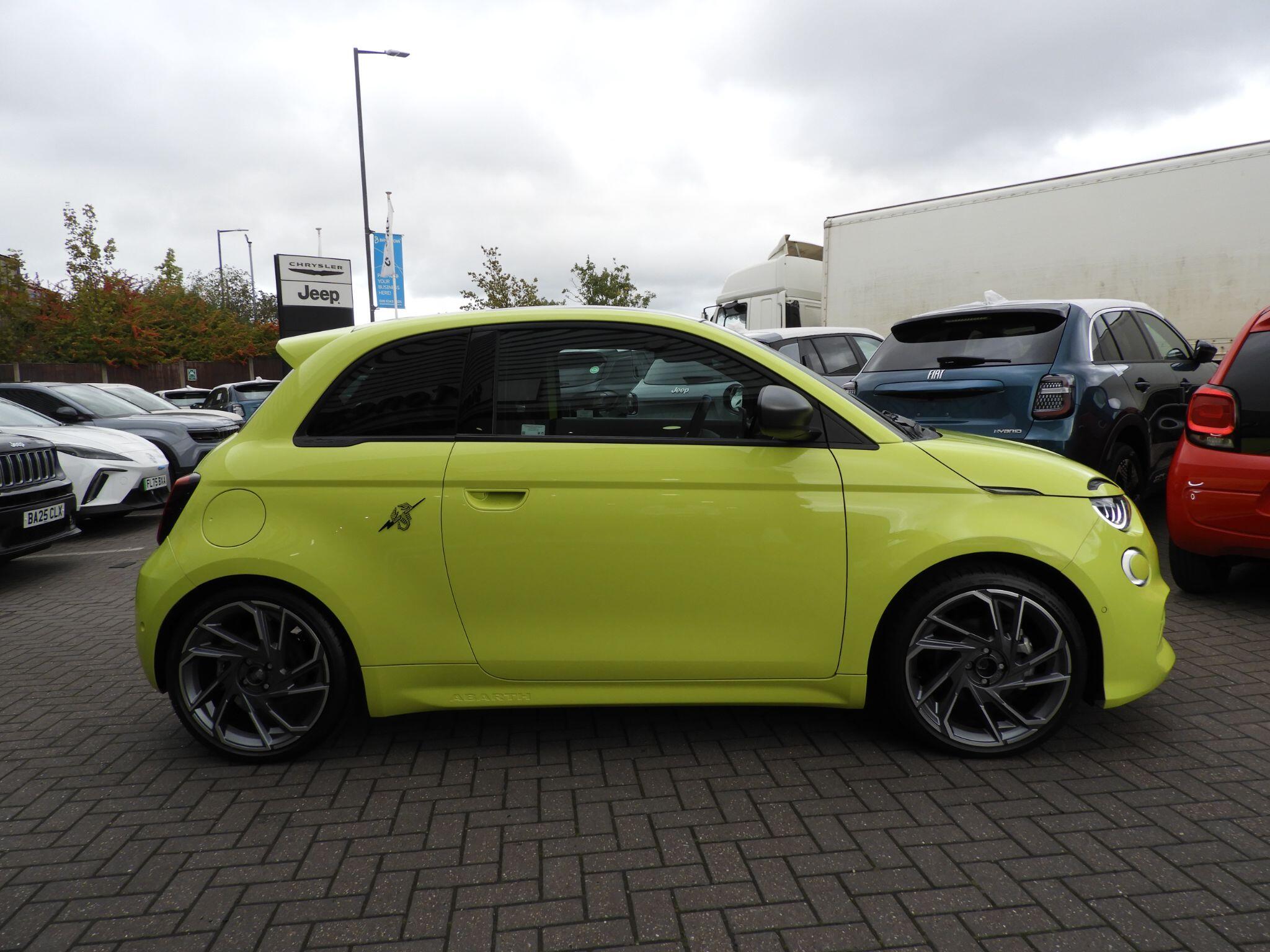 Abarth 500e 114kW Turismo 42.2kWh 3dr Auto BG75EXM Image 2