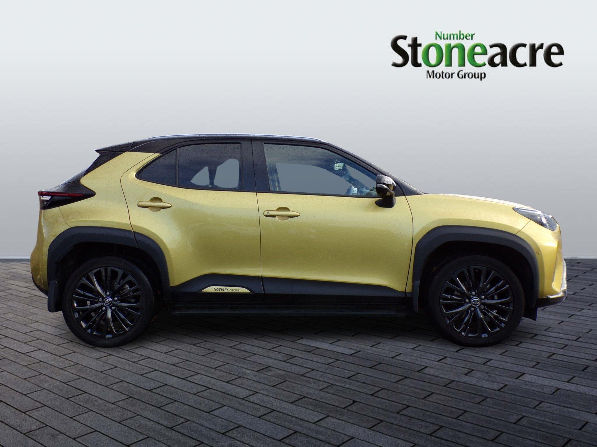 Toyota Yaris Cross 1.5 VVT-h Dynamic SUV 5dr Petrol Hybrid E-CVT Euro 6 (s/s) (116 ps) FL22OYV Image 2