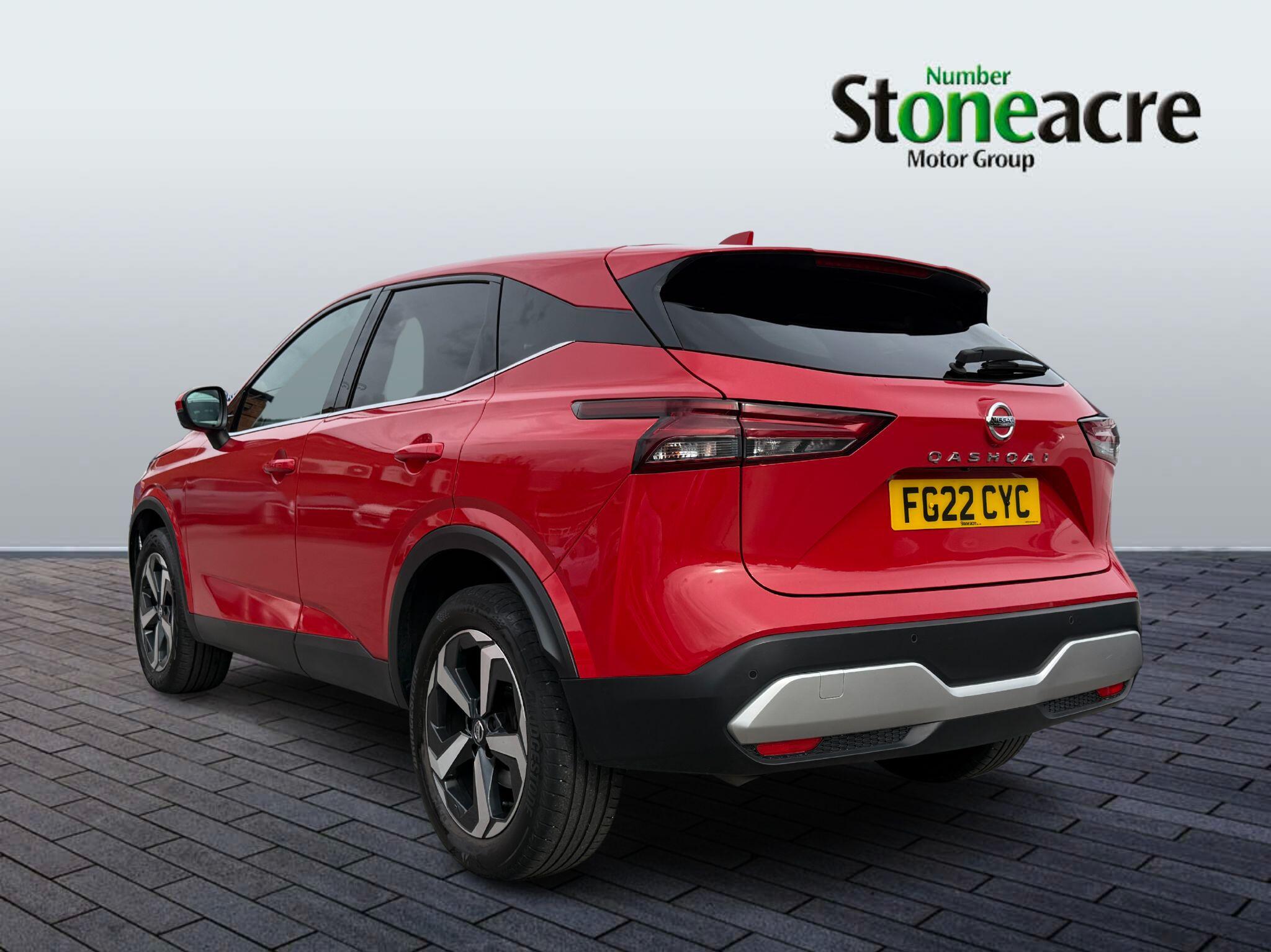 Nissan Qashqai 1.3 DiG-T MH N-Connecta 5dr FG22CYC Image 3