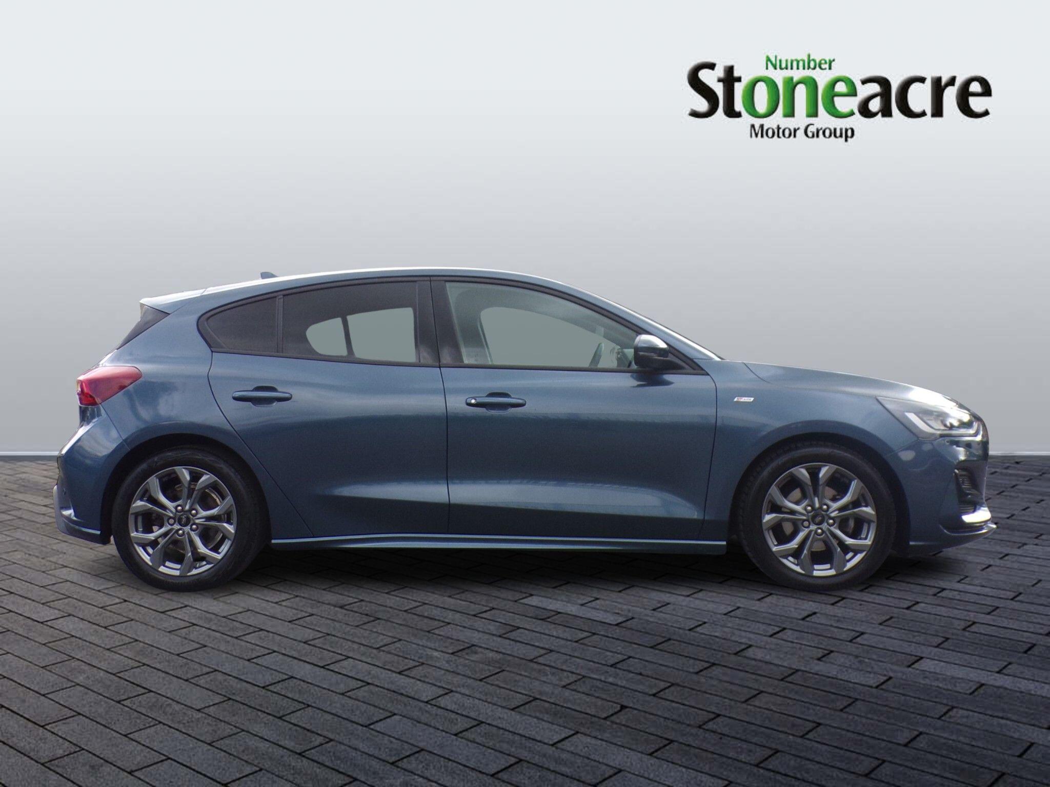Ford Focus 1.0 EcoBoost ST-Line Style 5dr EA23WFG Image 2