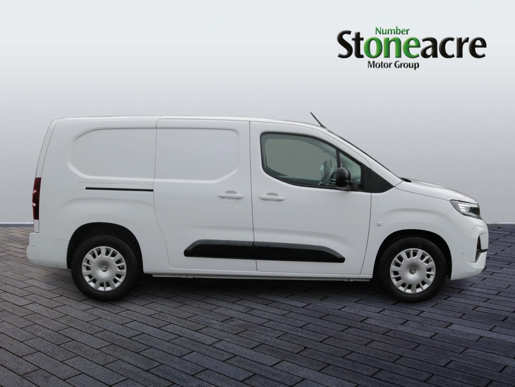 Vauxhall Combo Electric 52kWh Pro XL Panel Van Auto LWB 6dr (7.4kW Charger) DC25OTG Image 2
