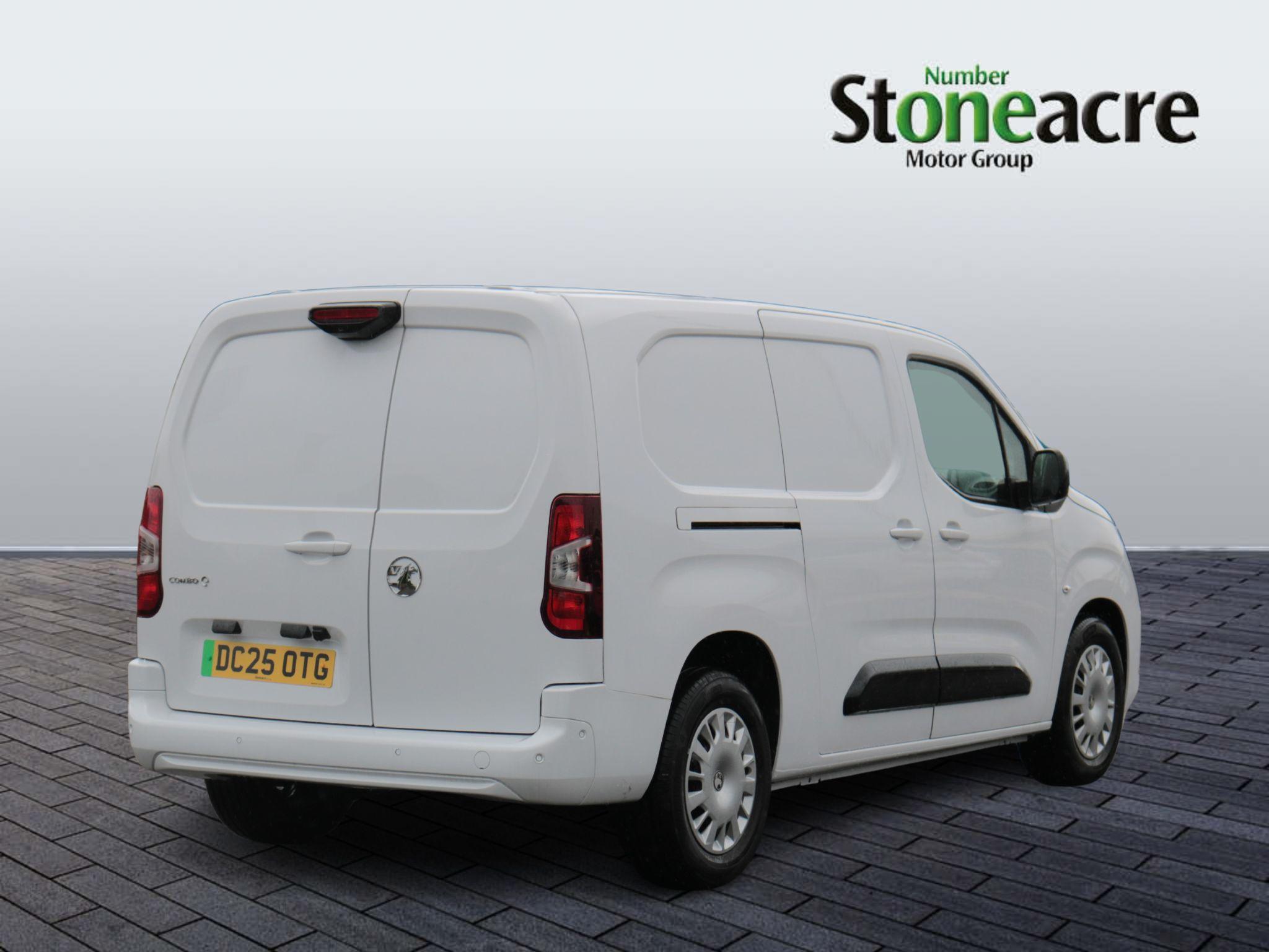 Vauxhall Combo Electric 52kWh Pro XL Panel Van Auto LWB 6dr (7.4kW Charger) DC25OTG Image 3
