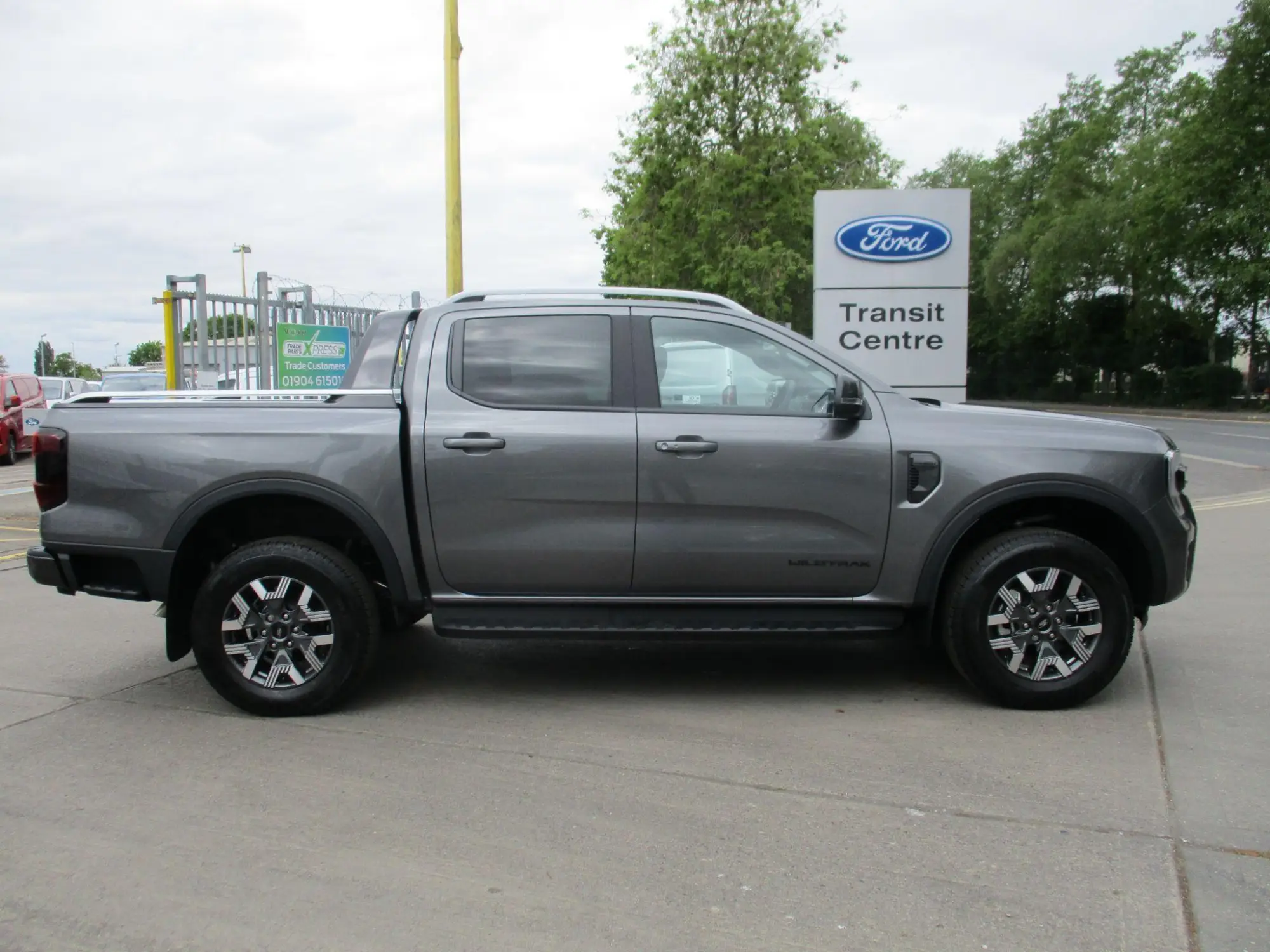 Ford Ranger 2.3 EcoBoost 11.8kWh Wildtrak Auto 4WD Euro 6 4dr YA25UUM Image 2