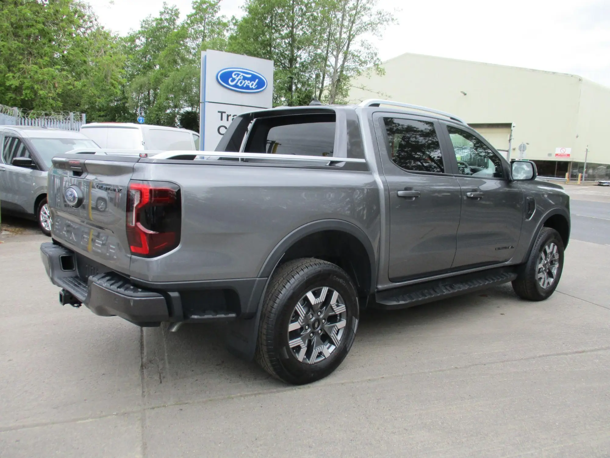 Ford Ranger 2.3 EcoBoost 11.8kWh Wildtrak Auto 4WD Euro 6 4dr YA25UUM Image 3