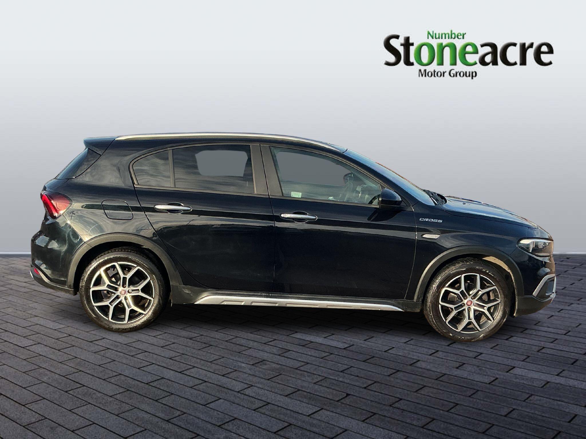 Fiat Tipo 1.5 Hybrid 48V Cross 5dr DDCT YN23HWY Image 3