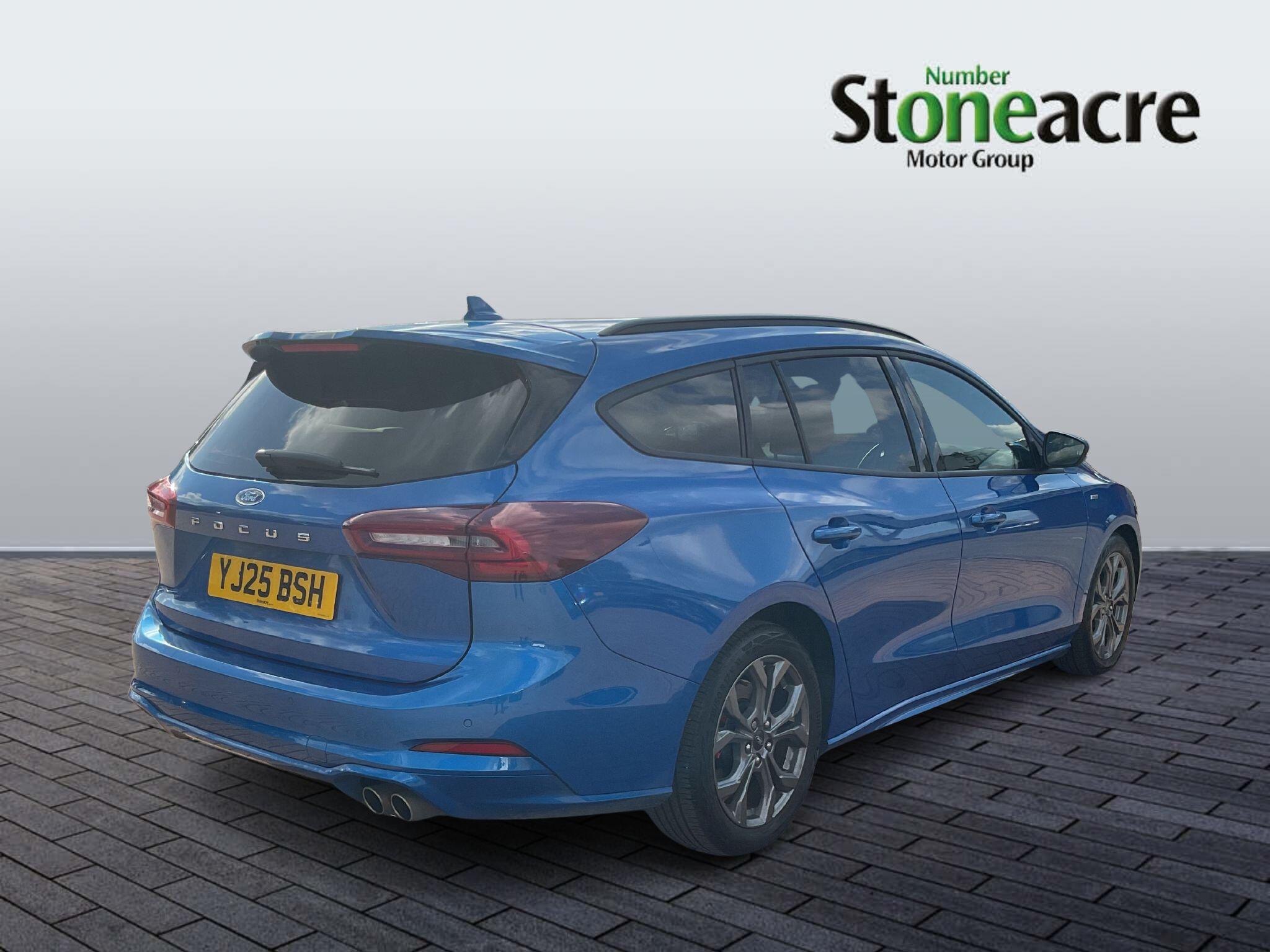 Ford Focus Estate 1.0T EcoBoost MHEV ST-Line DCT Euro 6 (s/s) 5dr YJ25BSH Image 3