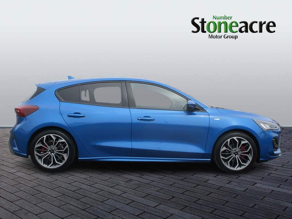 Ford Focus 1.0T EcoBoost MHEV ST-Line X DCT Euro 6 (s/s) 5dr YA23WRK Image 2