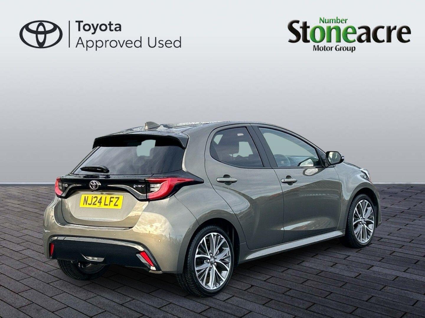 Toyota Yaris 1.5 Hybrid Excel 5dr CVT NJ24LFZ Image 3