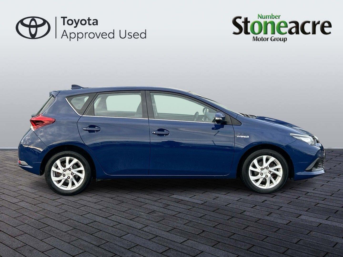 Toyota Auris 1.8 Hybrid Icon Tech TSS 5dr CVT ND19XOB Image 2