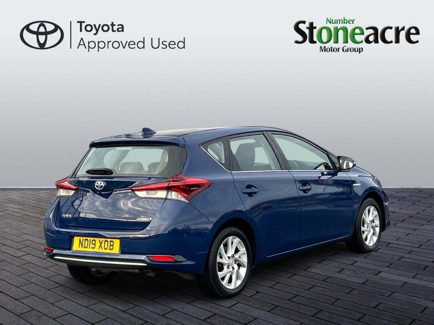 Toyota Auris 1.8 Hybrid Icon Tech TSS 5dr CVT ND19XOB Image 3