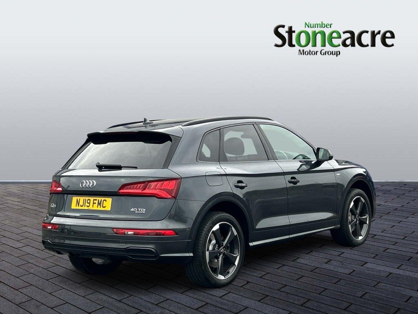Audi Q5 2.0 TDI 40 Black Edition S Tronic quattro Euro 6 (s/s) 5dr NJ19FMC Image 3