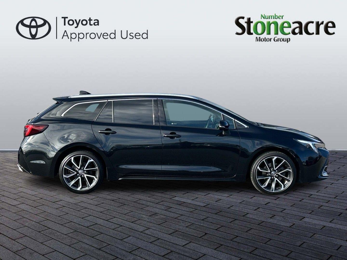 Toyota Corolla Hatchback Image 2