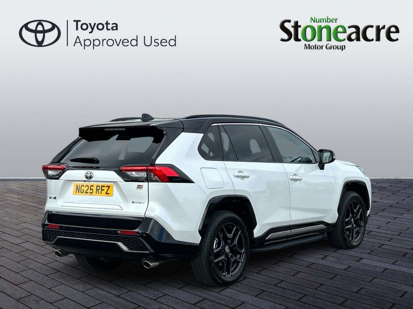 Toyota RAV4 Plug-in Hybrid Image 3