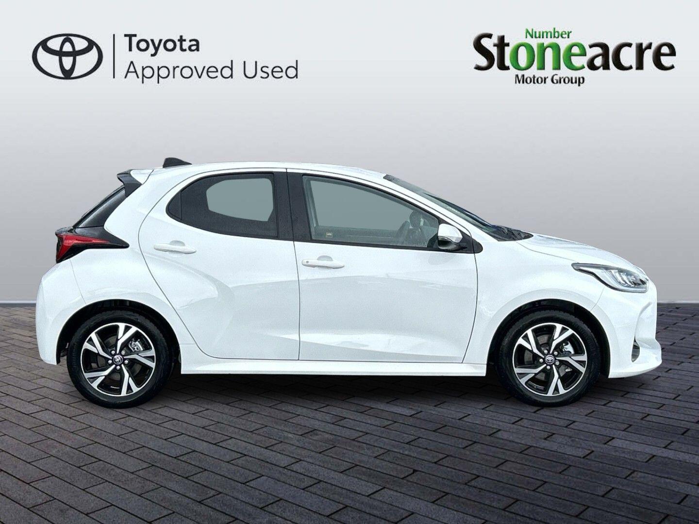 Toyota Yaris 1.5 Hybrid Design 5dr CVT NA25KZK Image 2