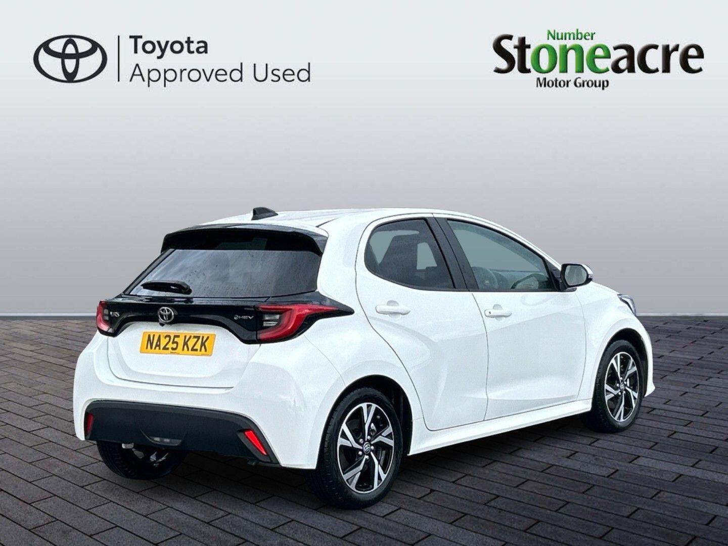 Toyota Yaris 1.5 Hybrid Design 5dr CVT NA25KZK Image 3