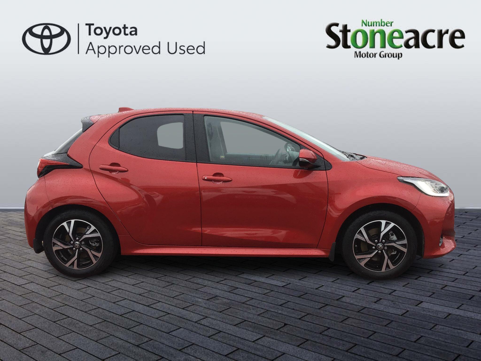 Toyota Yaris 1.5 Hybrid Design 5dr CVT NL25YJX Image 3