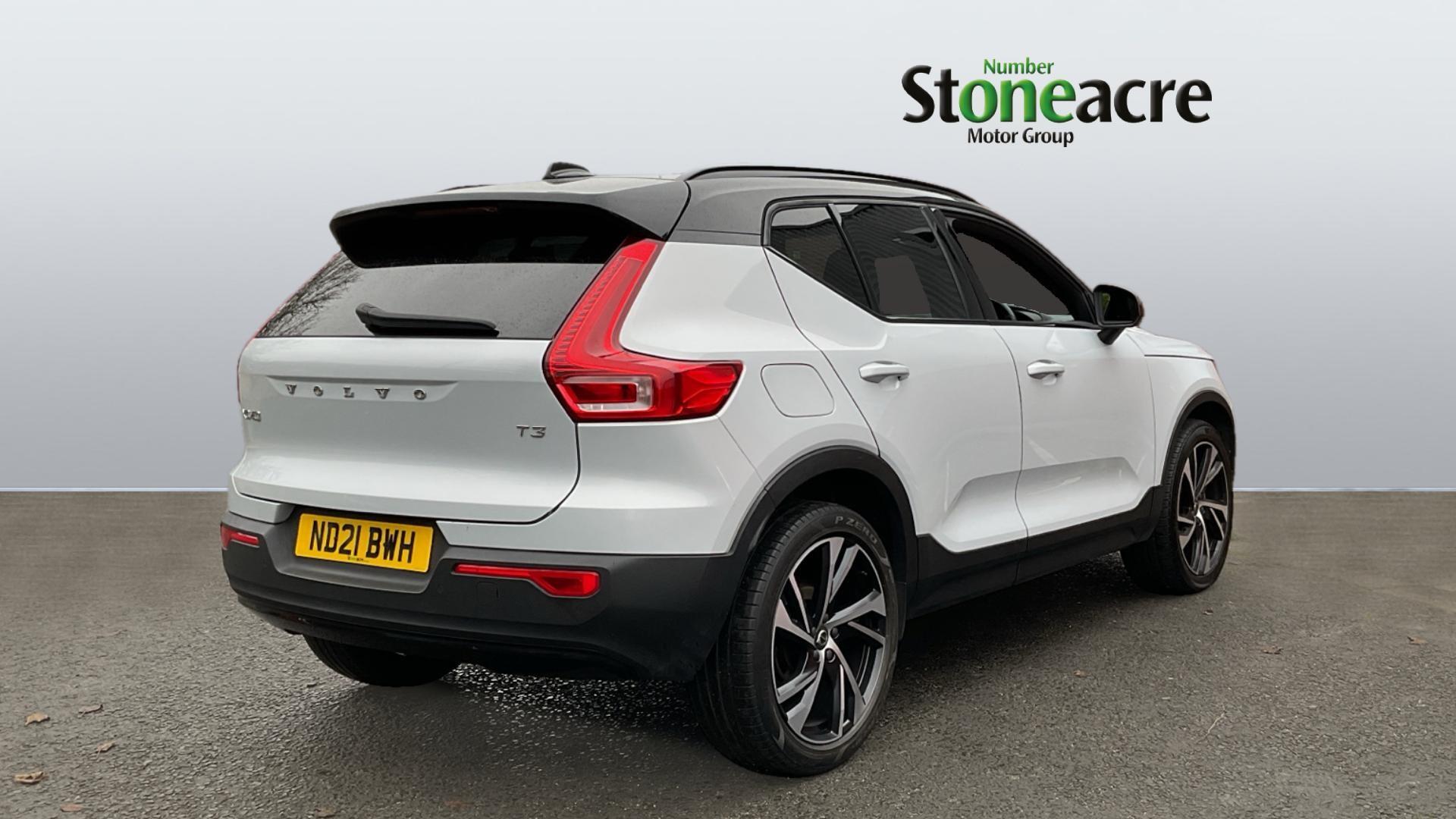 Volvo XC40 1.5 T3 R-Design Pro Euro 6 (s/s) 5dr ND21BWH Image 2