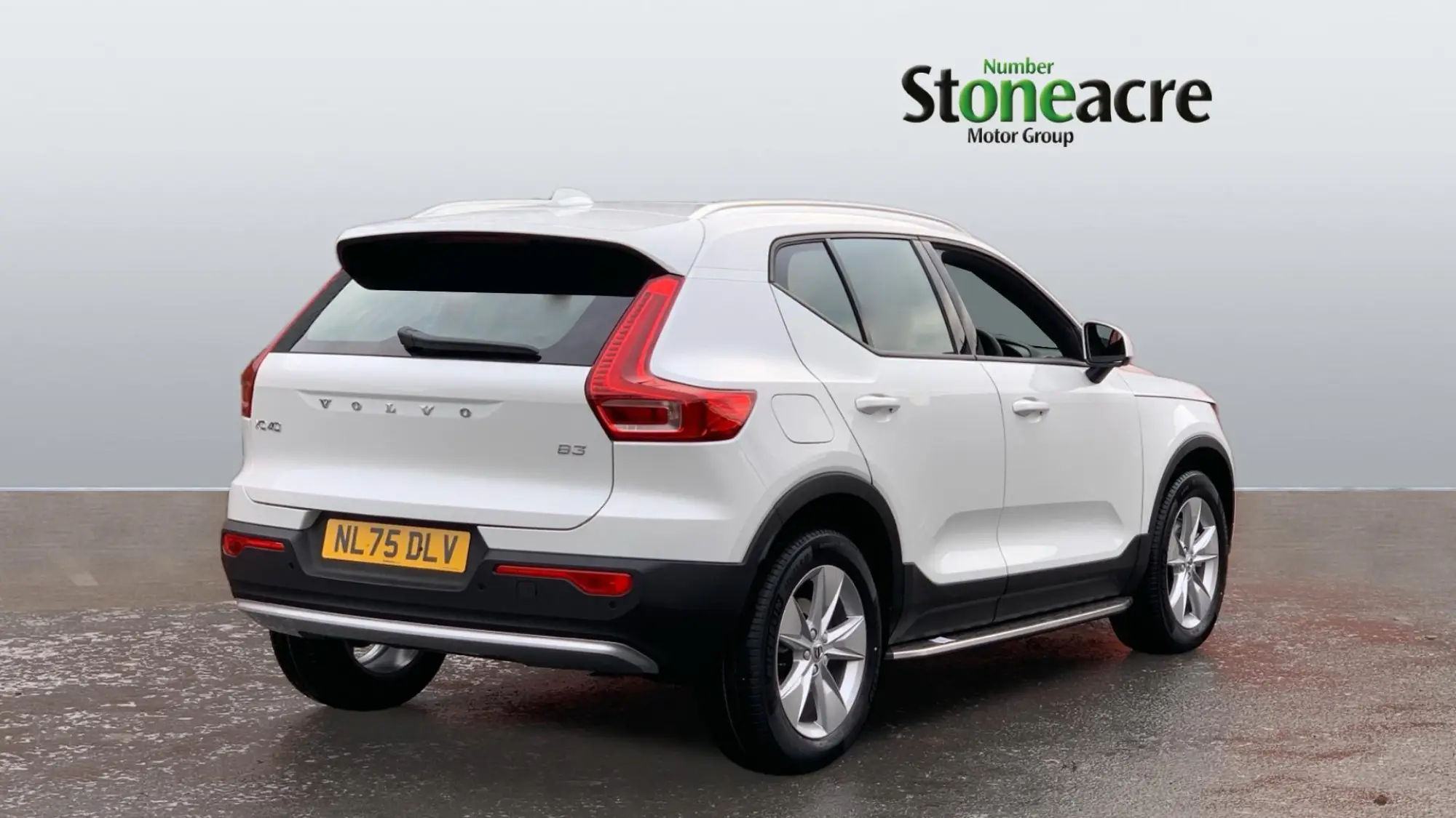Volvo XC40 Core B3 (163 hp) Auto NL75DLV Image 2