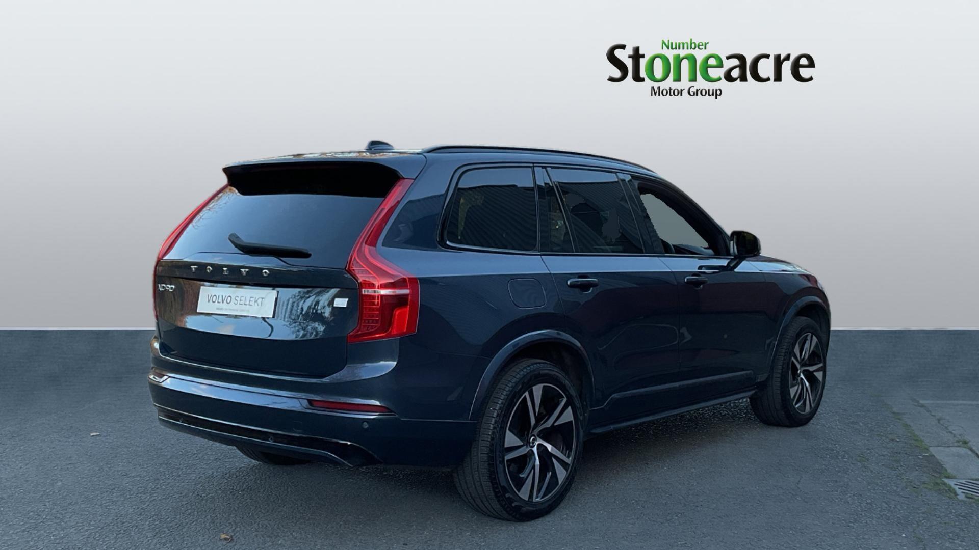 Volvo XC90 Recharge R-Design, T8 AWD plug-in hybrid, Seven individual seats YP71FPV Image 2