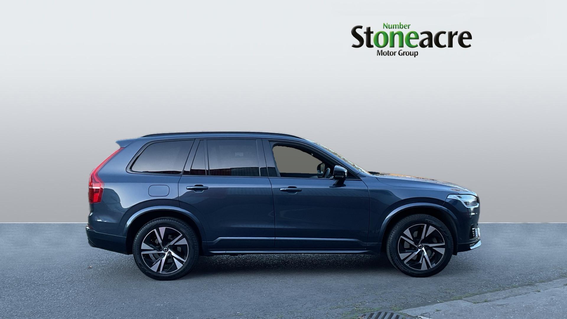 Volvo XC90 Recharge R-Design, T8 AWD plug-in hybrid, Seven individual seats YP71FPV Image 3