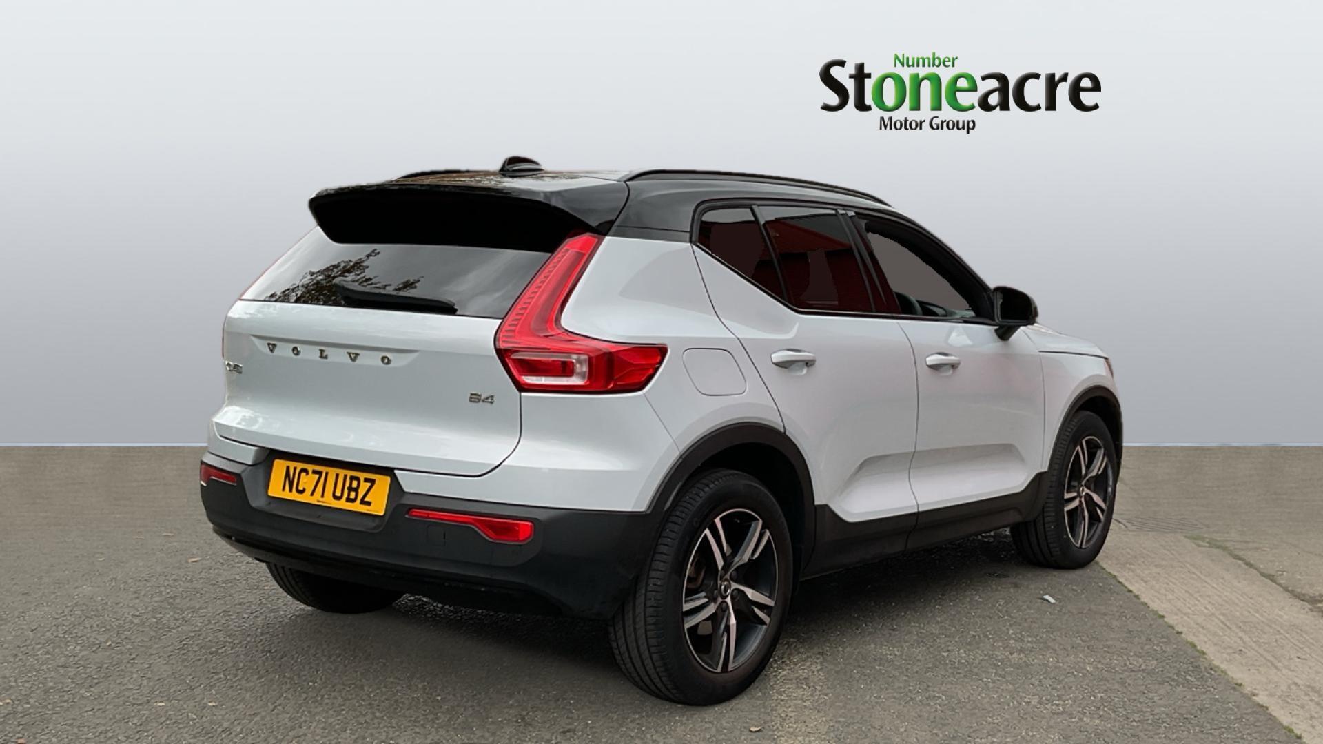 Volvo XC40 2.0 B4 MHEV R-Design DCT Auto Euro 6 (s/s) 5dr NC71UBZ Image 2