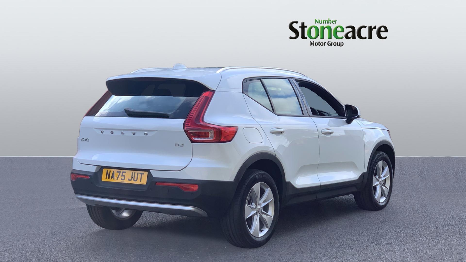 Volvo XC40 Core B3 (163 hp) Auto NA75JUT Image 2