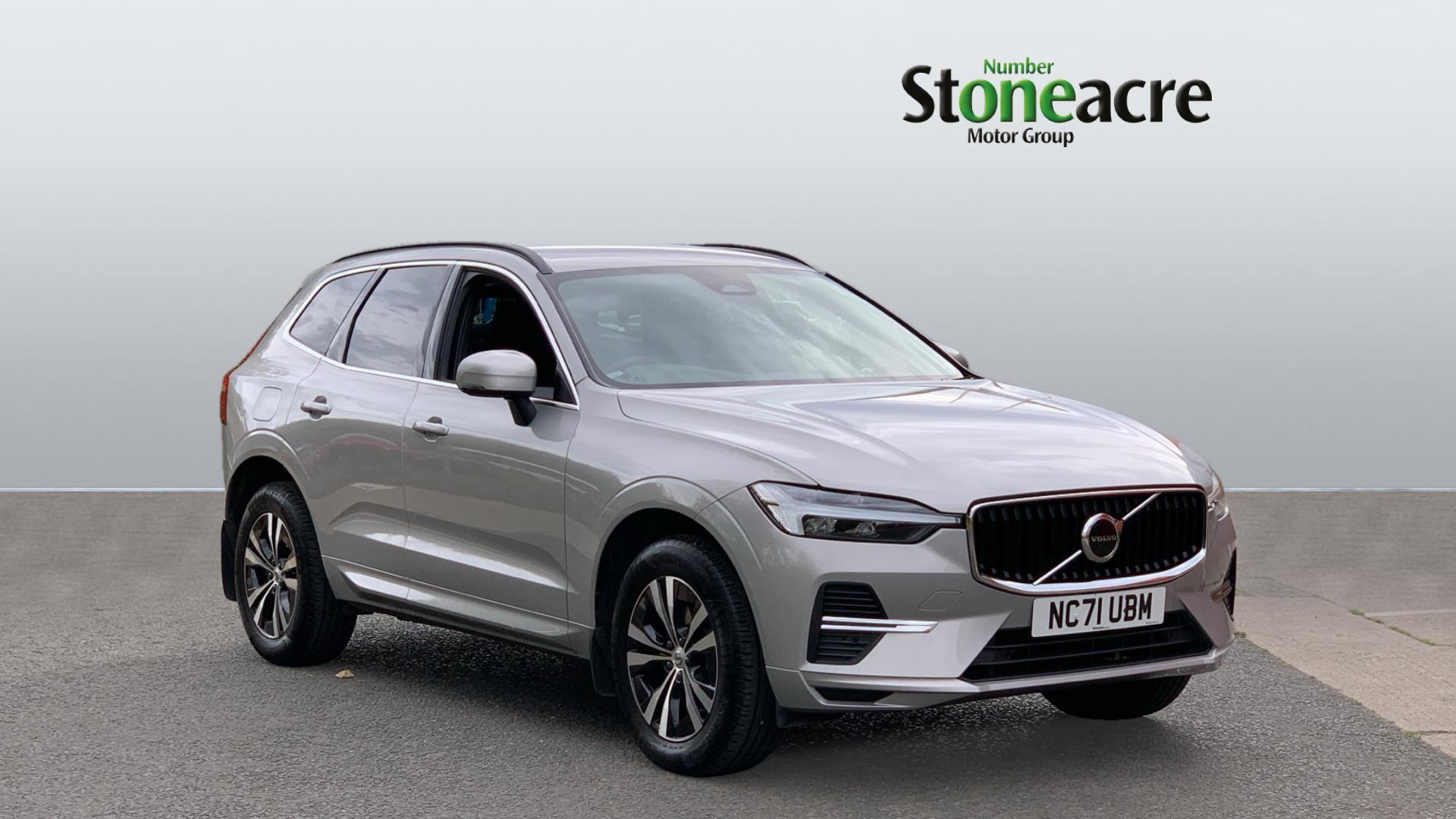 Volvo XC60 Momentum, B4 AWD mild hybrid NC71UBM Image 1